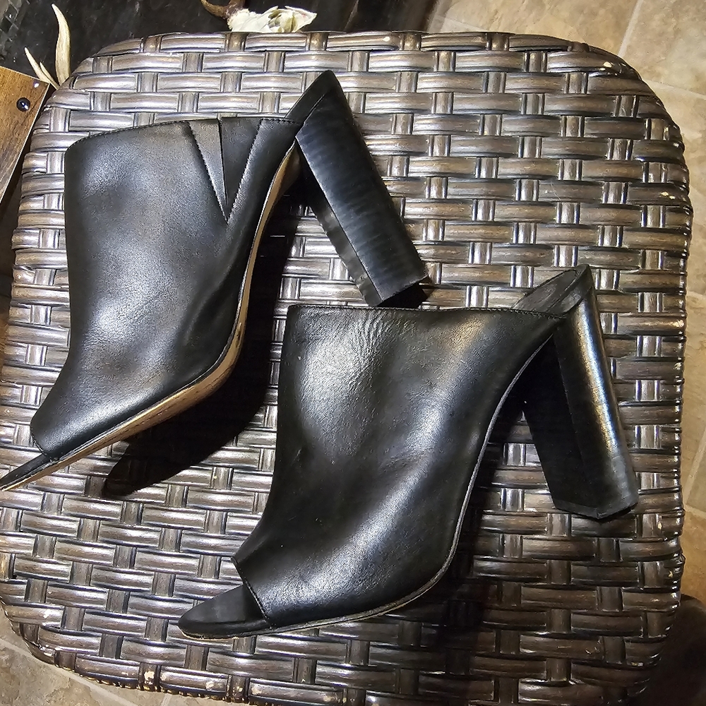 Black Open-Toe Block Heel Mules - Womens - Picture 4 of 14